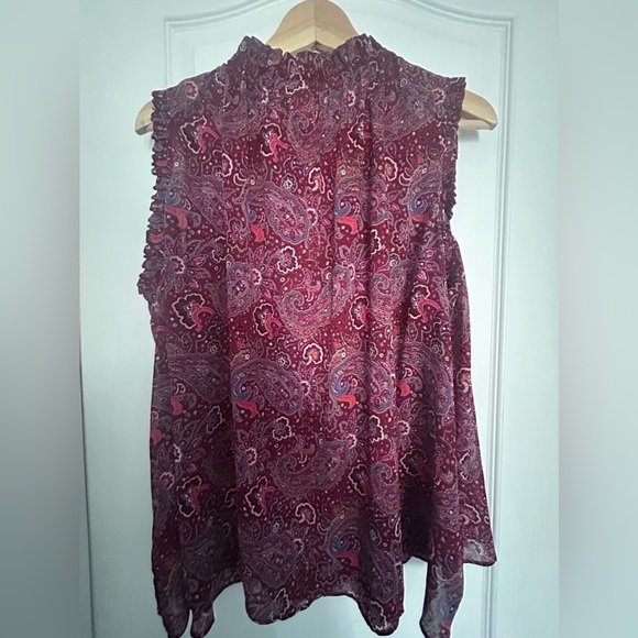 Burgundy paisley sleeveless Shell from the Gap - Picture 4 of 4